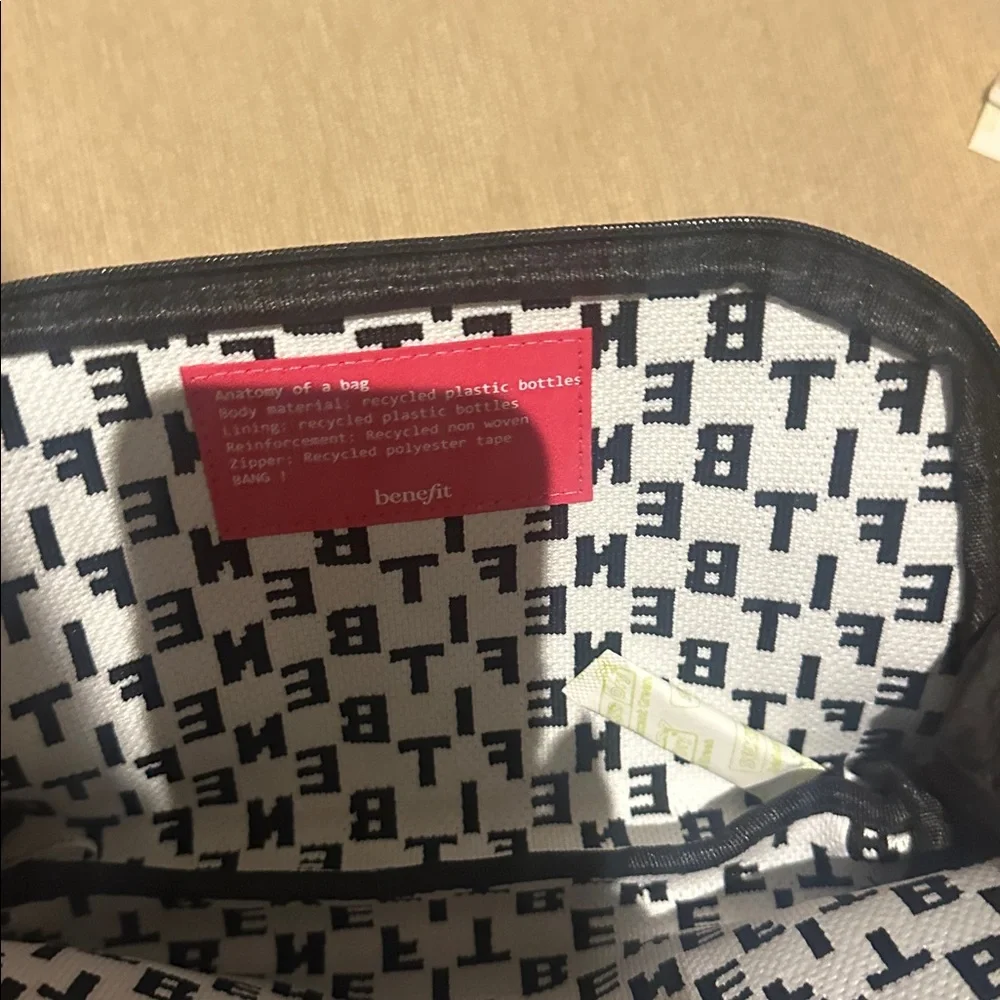BNWOT Benefit Monochrome Cosmetic Pouch - Picture 3 of 3
